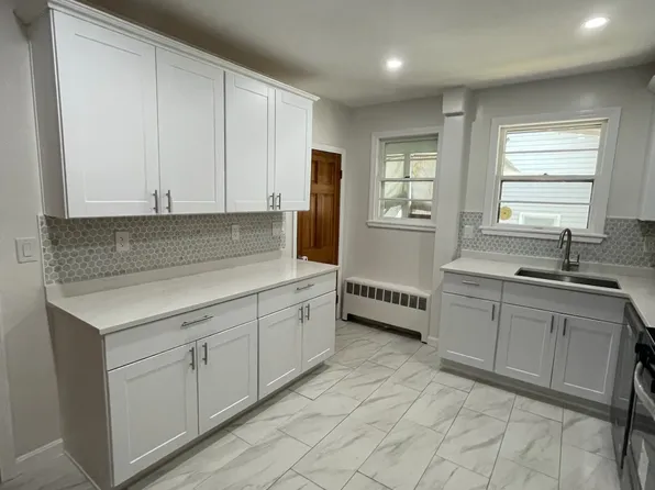 39 Winthrop Ave, Lowell, MA 01851