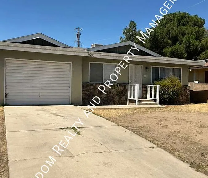 4508 Earl Ave — Photo 2