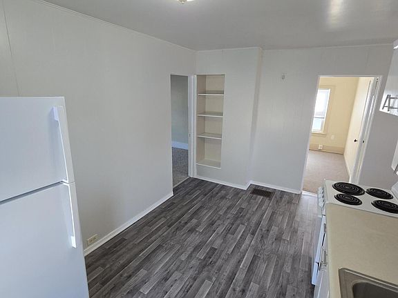 5th image of 300 W 17th St