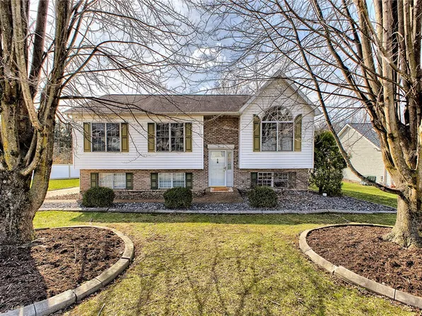 56 4th St, Irwin, PA 15642