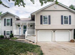 119 NE Brookwood Pl, Blue Springs, MO 64014