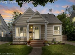 8740 Saratoga St, Oak Park, MI 48237