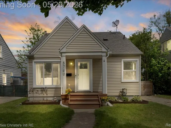 8740 Saratoga St, Oak Park, MI 48237