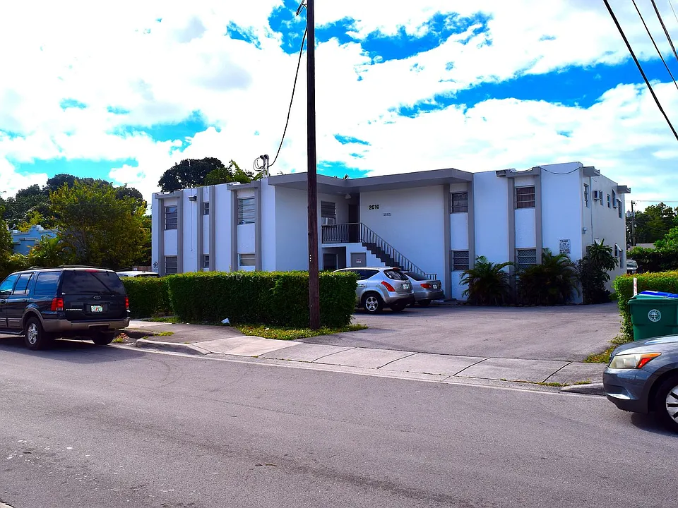 2610 SW 16th Ter