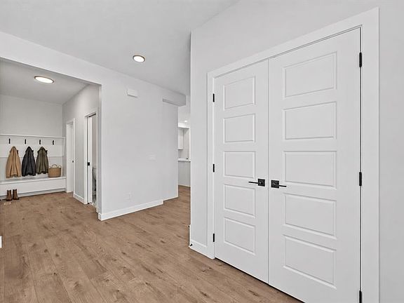 4th image of 35 E Creekside Rise SW