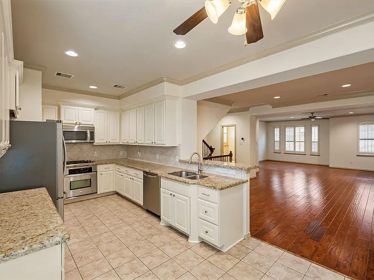 4018 Childress St — Photo 12
