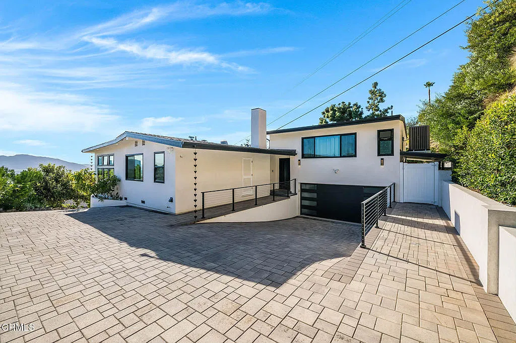 4 bed, 3.0 bath, 2006 sqft, $8,500 — Photo 4