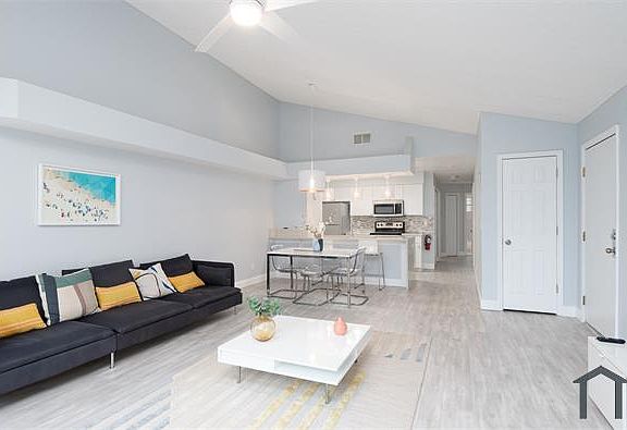 4th image of 5012 Laguna Bay Cir APT 76