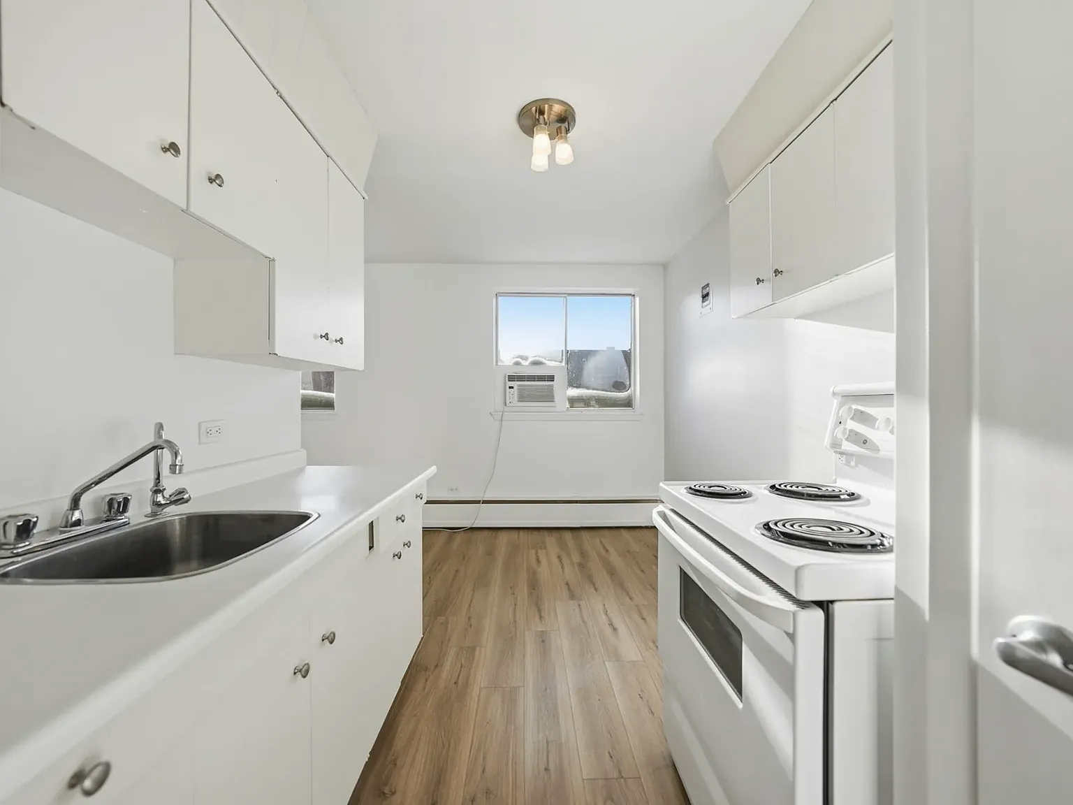 Lady Robinson Apartments — Photo 3
