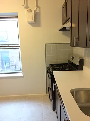 Rented by Uptown Flats LLC | media 9