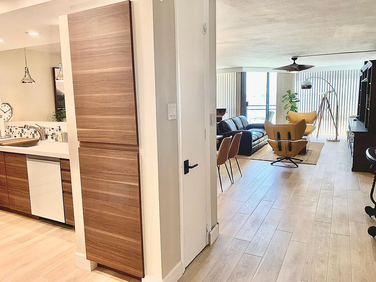Building Photo - 3916 Riviera Dr #408