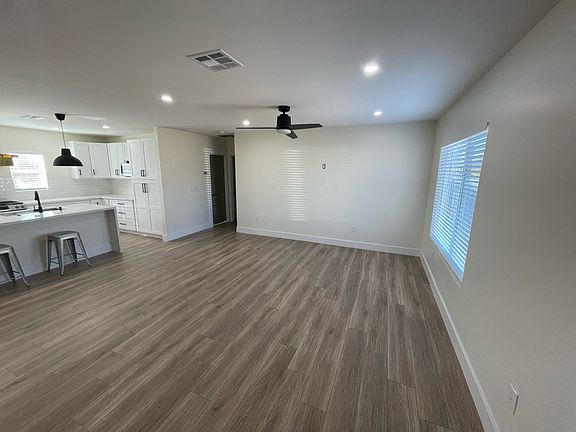 4th image of 117 E La Cienega Ave