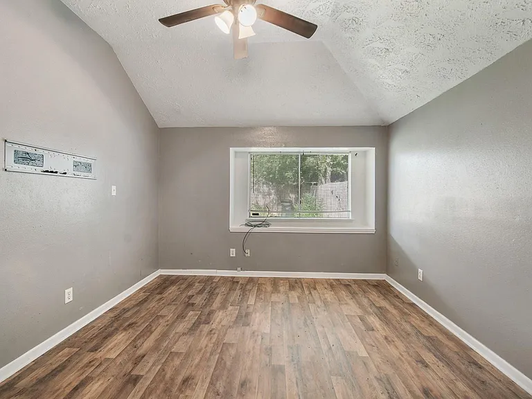 2012 Sandy Knoll Dr — Photo 12