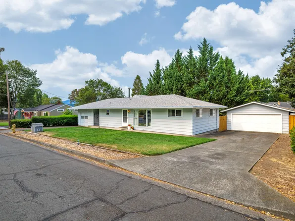 754 NE 12th St, Grants Pass, OR 97526