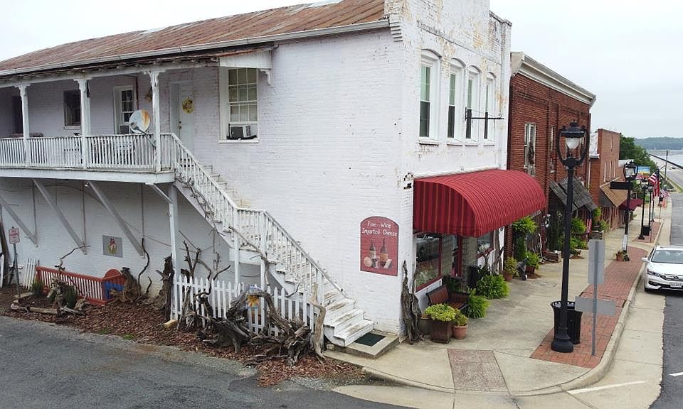 1st image of 216 Virginia Ave