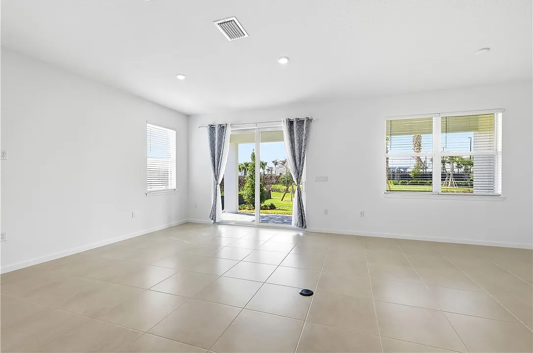 3 bed, 2239 sqft, $4,500 — Photo 3