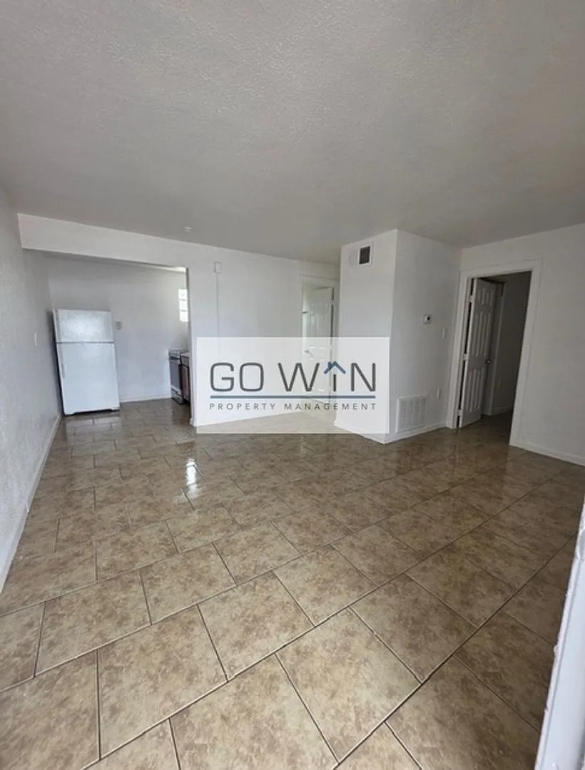 2146 E Taylor St — Photo 1