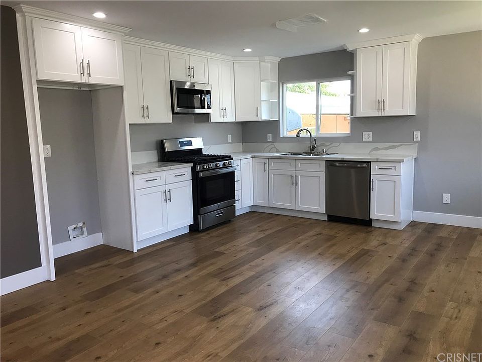 2nd image of 13380-13958 Kagel Canyon St