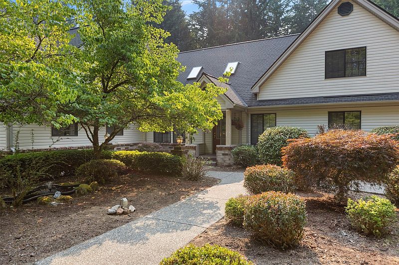 3rd image of 6120 Vernon Lane SE