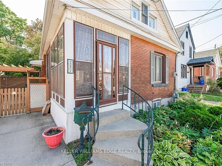 252 Beechwood Ave — Photo 4