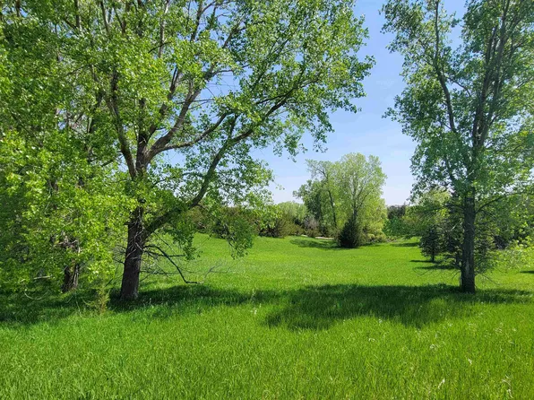 170 Sherwood Dr, Yankton, SD 57078