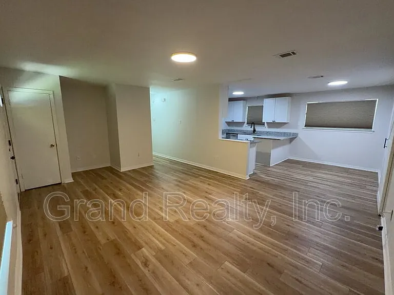 6119 Shawn Ln — Photo 4
