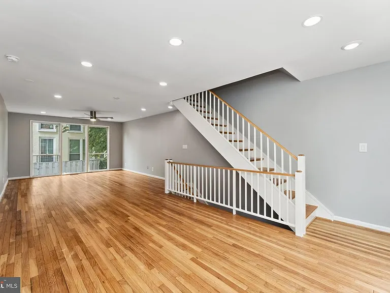 212 G St SW #212 — Photo 8
