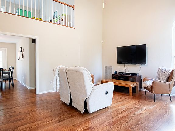 2nd image of 2925 Gold Point Cir S