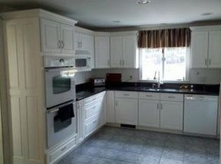 26 Stuart Rd, Rochester, MA 02770