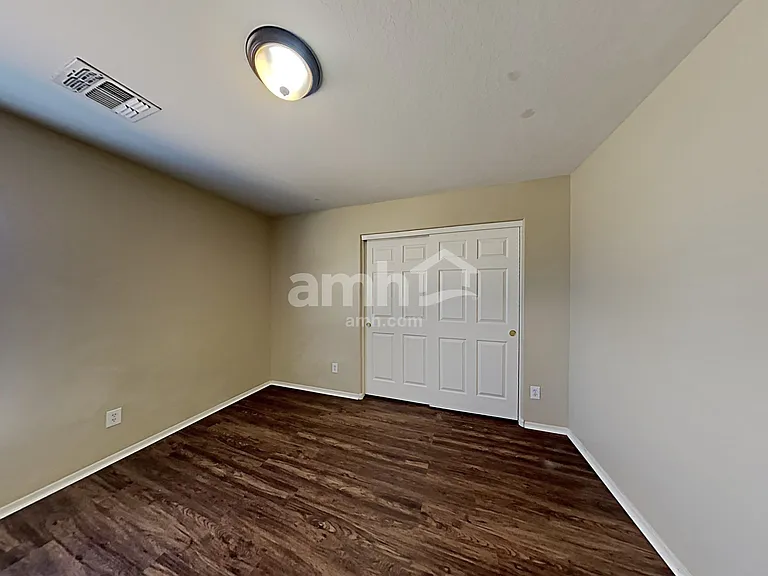 1517 S 115th Dr — Photo 19