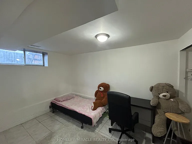 568 Oakwood Ave #BASEMENT — Photo 4