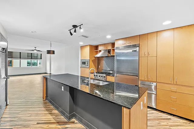 2 bed, 1050 sqft, $2,750 — Photo 2