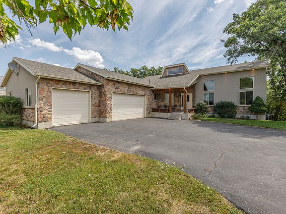 2nd image of 3448 Fuller Dr