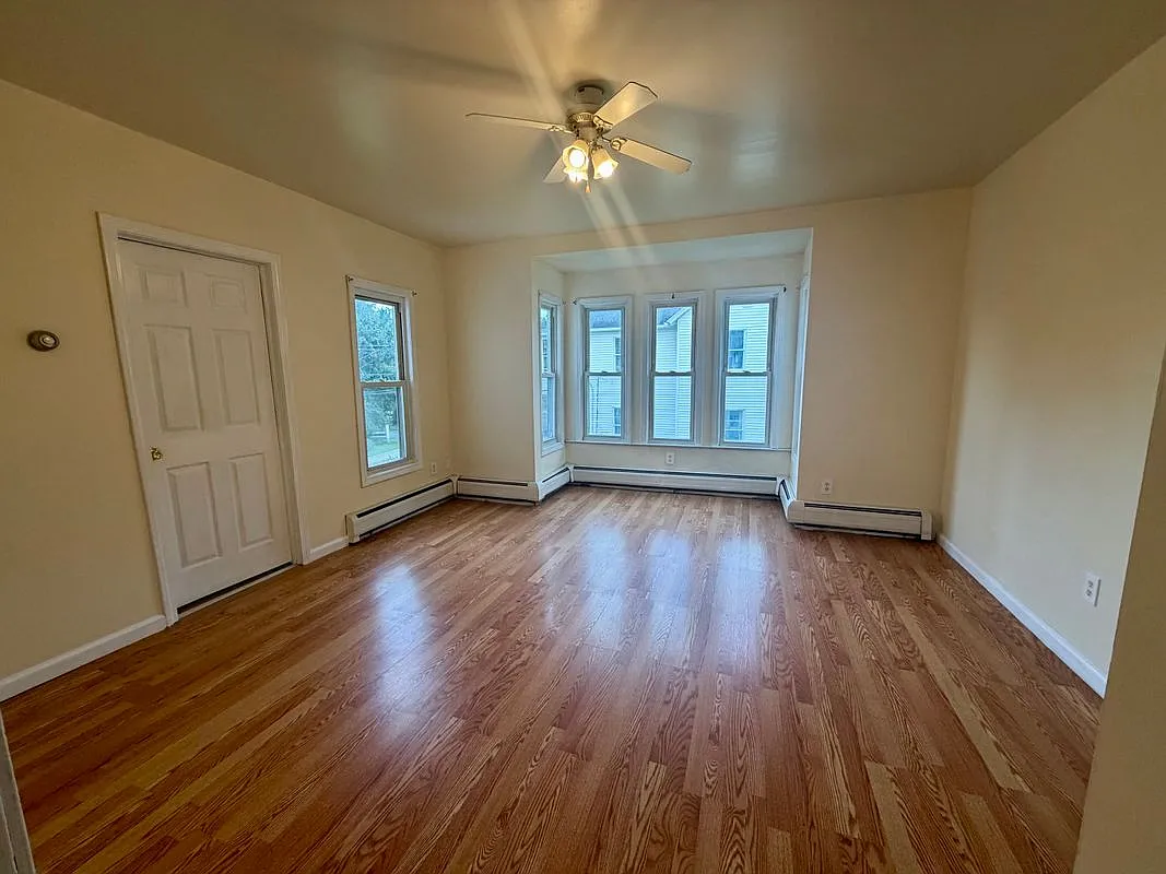 2 bed, 1.0 bath, 954 sqft, $2,500 — Photo 2