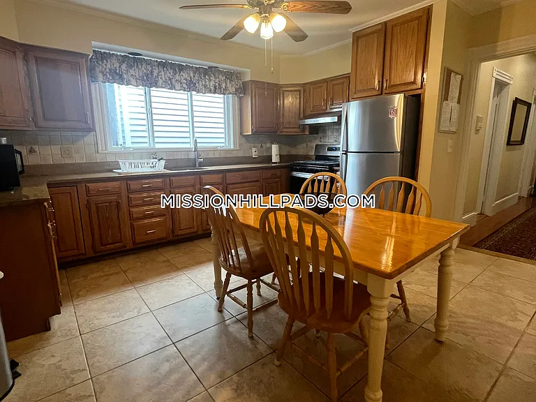 123-125 Hillside St #1 — Photo 1