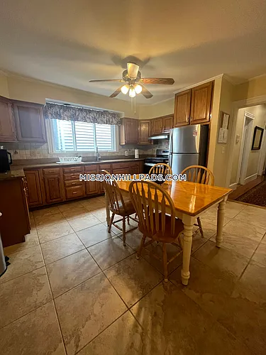 123-125 Hillside St #1 Photo 1