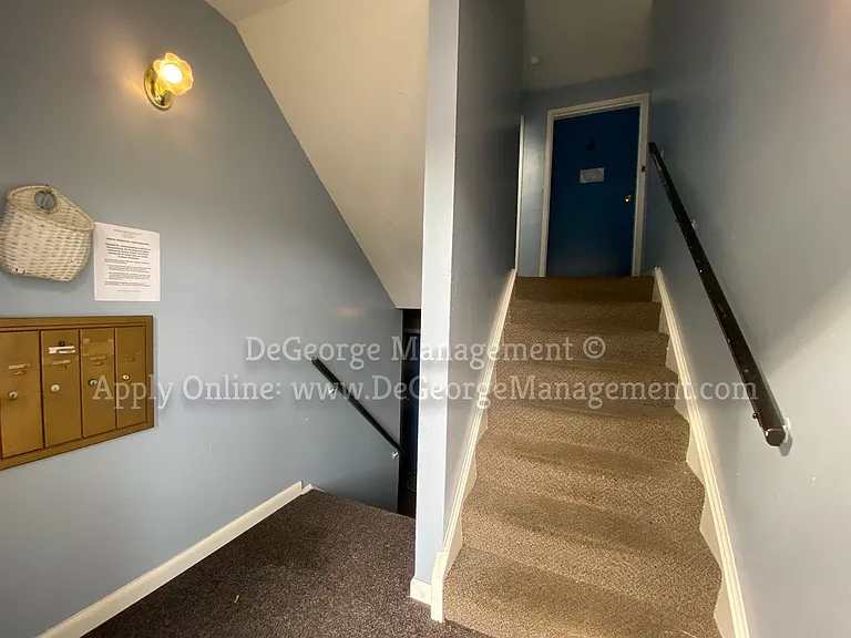 Woodside Court Apartments — Photo 12