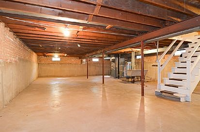 5th image of 9300 Kolmar Ave