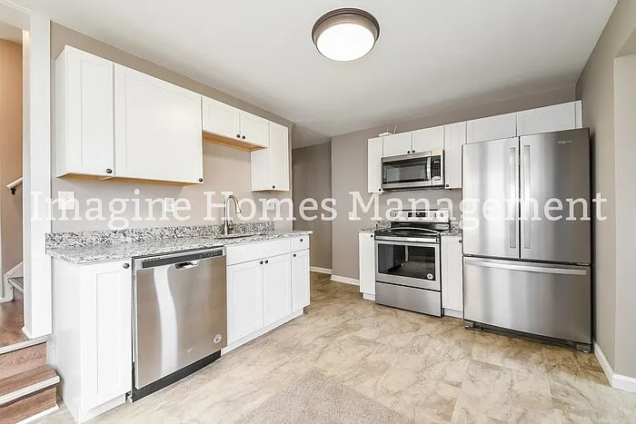3 bed, 2.0 bath, 1356 sqft, $2,095 — Photo 4