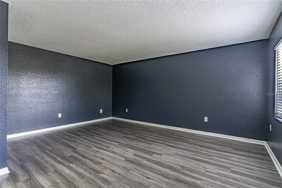 748 Wyman Ct — Photo 3