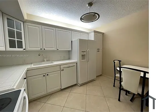 2 bed, 1300 sqft, $2,700 — Photo 4