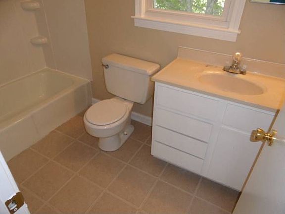 5th image of 12 Tamwood Cir