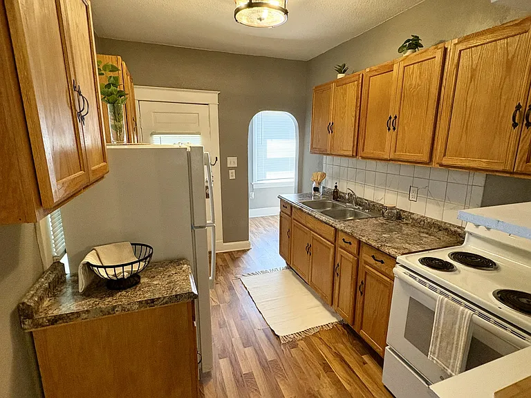628 S Ash Ave — Photo 6