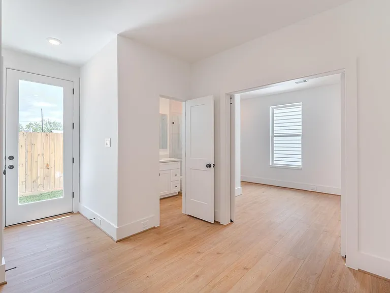7605 Victory Reserve St — Photo 20