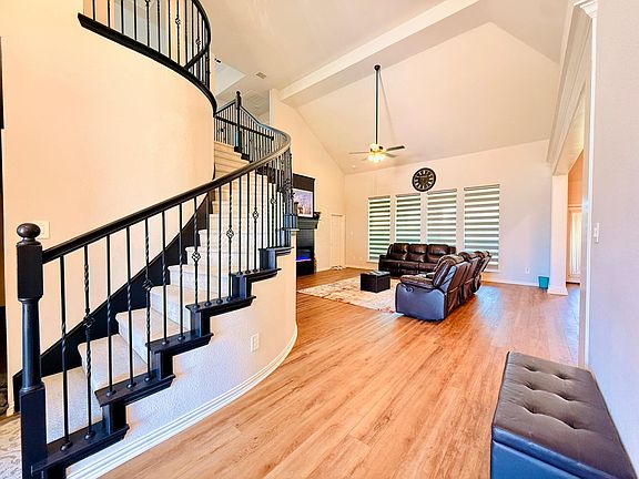 2nd image of 214 Tradd St