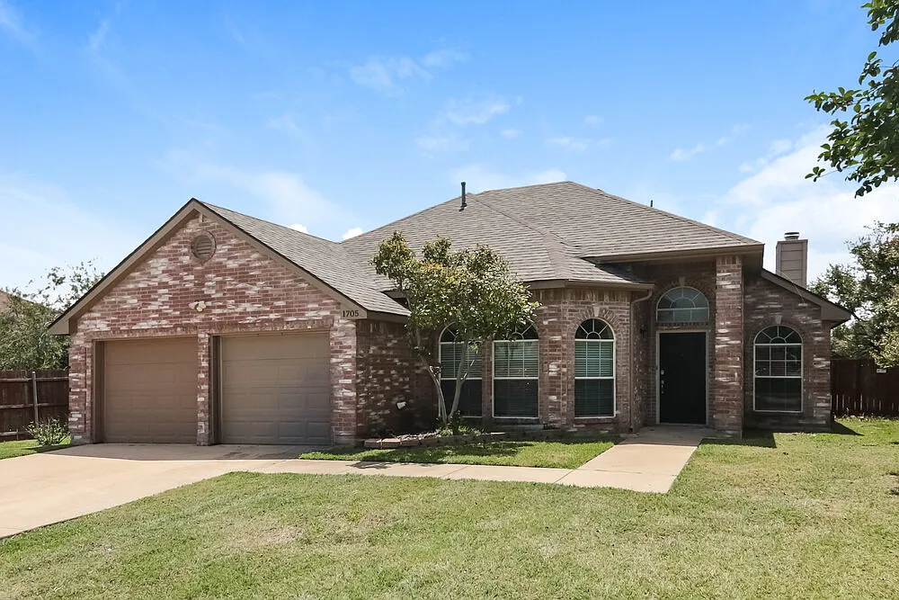 3 bed, 2.0 bath, 1473 sqft, $1,700 — Photo 3