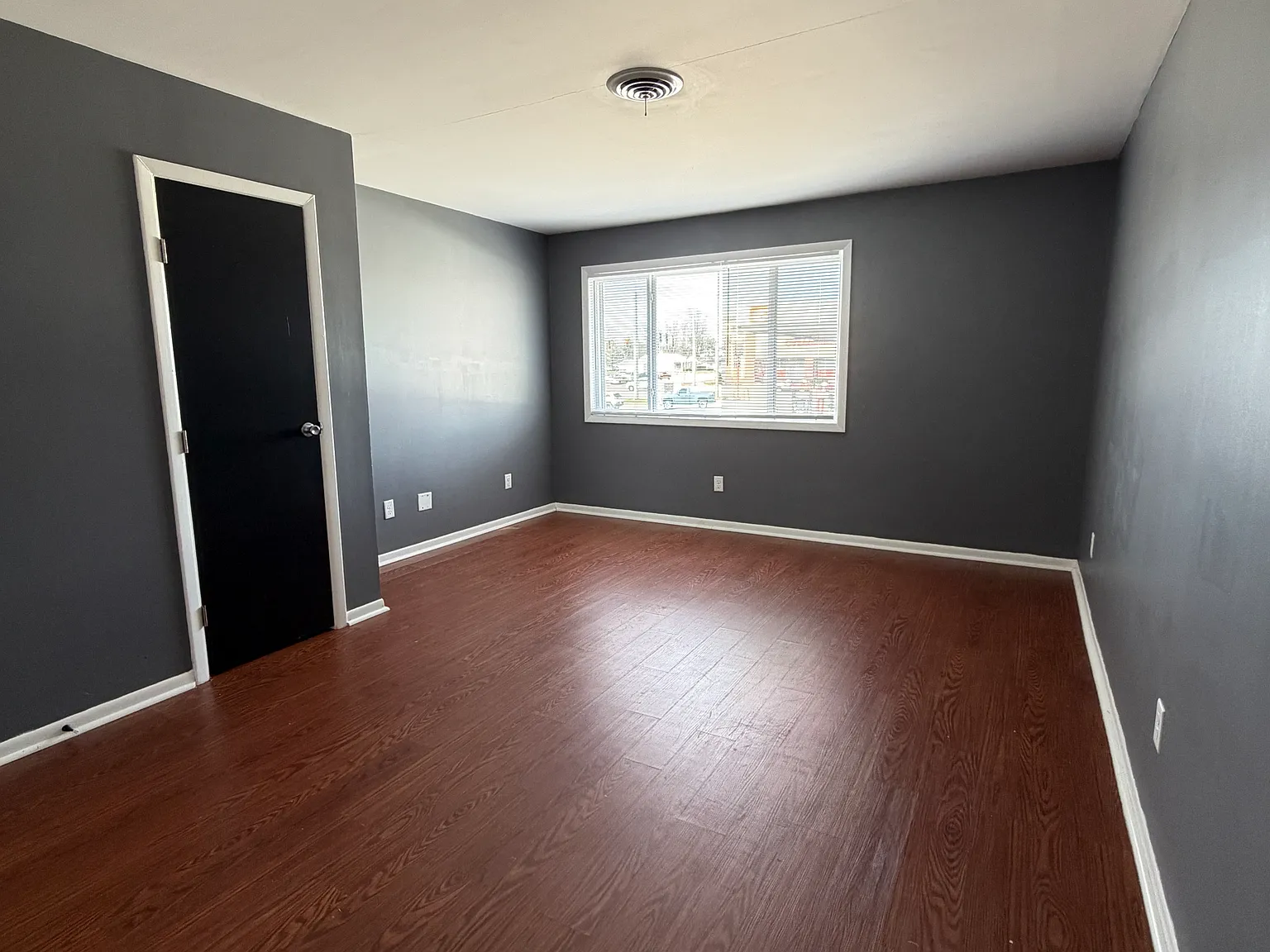 S Curry Pike, Bloomington — Photo 2