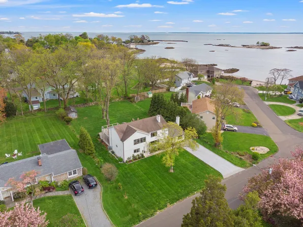 80 Soundview Dr, Stamford, CT 06902
