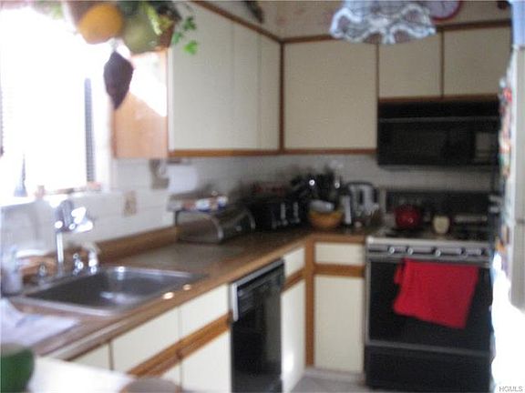 5th image of 523 Barberry Ln