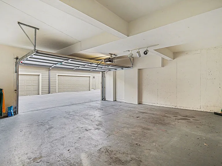 6412 Silver Mesa Dr #B — Photo 39